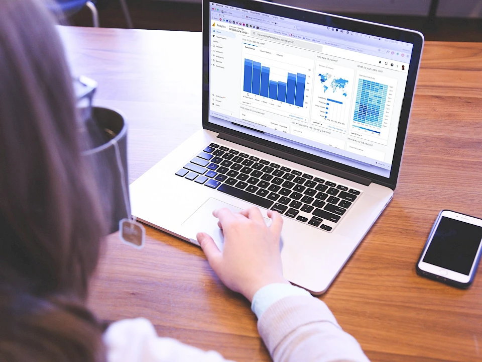google analytics vs google tag manager